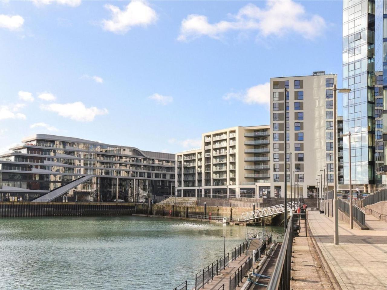 Work, Rest And At Ocean Village Apartment *